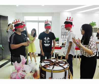 歡樂又有趣 優(yōu)網(wǎng)科技員工5月生日會(huì)