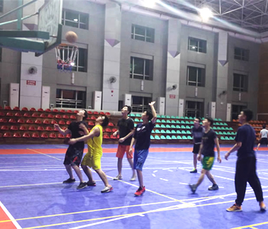 優(yōu)網(wǎng)科技開展員工冬季羽毛球籃球活動
